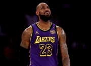 詹姆斯助攻队友破门，率领球队胜利