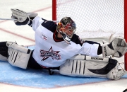 日本队不断突破！Faker连续二十场比赛得分，赛场气氛高涨