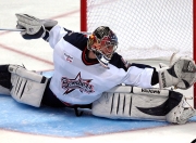 日本队不断突破！Faker连续二十场比赛得分，赛场气氛高涨